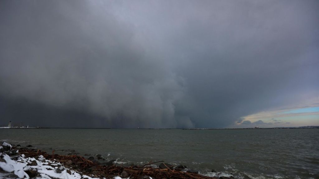 GEOSNOW - A cloud of snow is seen crossing Lake Erie on Friday November 18, 2022